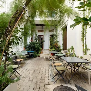 Away From - Modern & Cozy Near Vibrant Unirii Area Bucharest